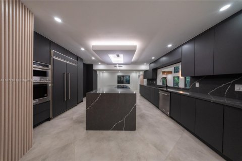 House in Pinecrest, Florida 4 bedrooms, 416.2 sq.m. № 1928594 - photo 15