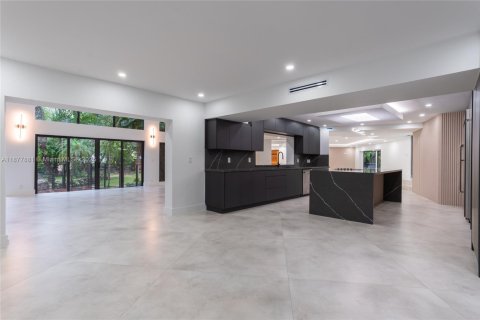 House in Pinecrest, Florida 4 bedrooms, 416.2 sq.m. № 1928594 - photo 25