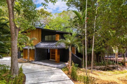 House in Pinecrest, Florida 4 bedrooms, 416.2 sq.m. № 1928594 - photo 2