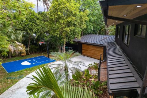 House in Pinecrest, Florida 4 bedrooms, 416.2 sq.m. № 1928594 - photo 10