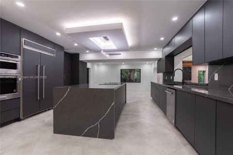 House in Pinecrest, Florida 4 bedrooms, 416.2 sq.m. № 1928594 - photo 23