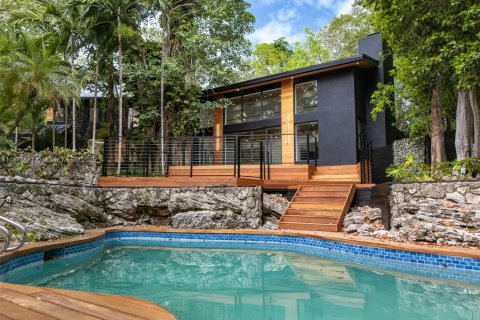 House in Pinecrest, Florida 4 bedrooms, 416.2 sq.m. № 1928594 - photo 1
