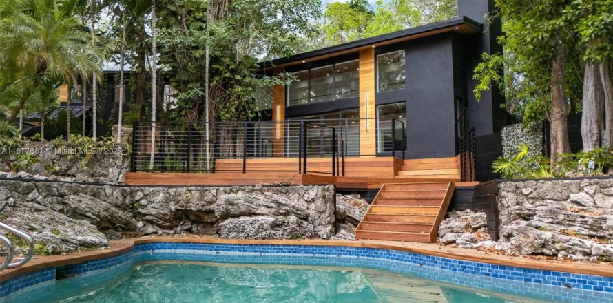 House in Pinecrest, Florida 4 bedrooms, 416.2 sq.m. № 1928594