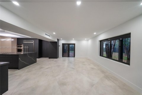 House in Pinecrest, Florida 4 bedrooms, 416.2 sq.m. № 1928594 - photo 30
