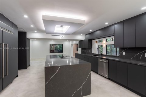 House in Pinecrest, Florida 4 bedrooms, 416.2 sq.m. № 1928594 - photo 20