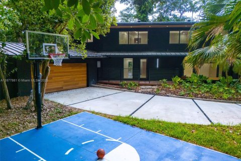 House in Pinecrest, Florida 4 bedrooms, 416.2 sq.m. № 1928594 - photo 11