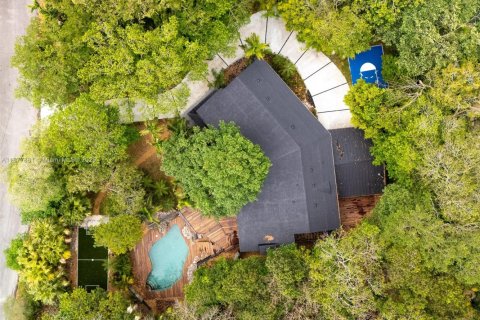 House in Pinecrest, Florida 4 bedrooms, 416.2 sq.m. № 1928594 - photo 9