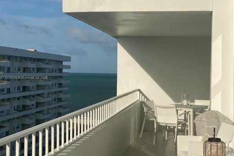 Condominio en alquiler en Key Biscayne, Florida, 2 dormitorios, 117.06 m2 № 2021039 - foto 2