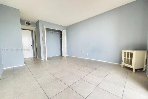 Copropriété à louer à Pompano Beach, Floride: 1 chambre, 78.97 m2 № 1973227 - photo 5