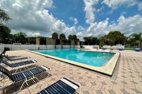 Copropriété à louer à Pompano Beach, Floride: 1 chambre, 78.97 m2 № 1973227 - photo 12