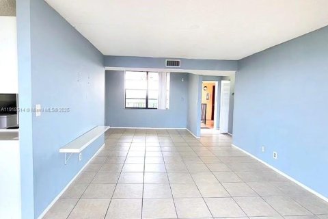 Copropriété à louer à Pompano Beach, Floride: 1 chambre, 78.97 m2 № 1973227 - photo 2