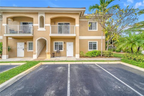 Condo in Hollywood, Florida, 2 bedrooms № 1988212 - photo 2