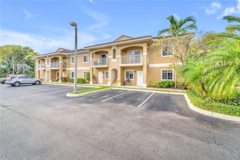 Condo in Hollywood, Florida, 2 bedrooms № 1988212 - photo 1