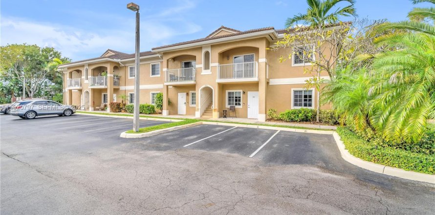 Condo in Hollywood, Florida, 2 bedrooms № 1988212