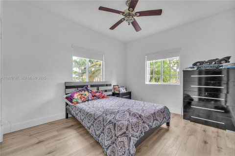 Condo in Hollywood, Florida, 2 bedrooms № 1988212 - photo 11