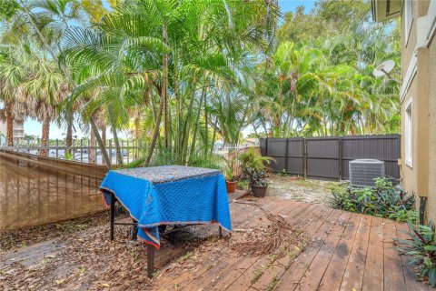 Condo in Hollywood, Florida, 2 bedrooms № 1988212 - photo 13