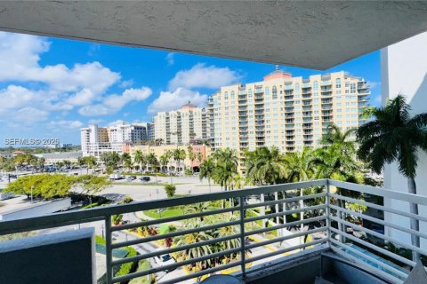 Купить кондоминиум в Форт-Лодердейл, Флорида 1 спальня, 54.44м2, № 2045060 - фото 1