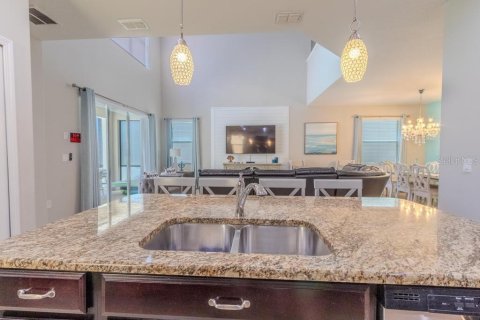 House in Kissimmee, Florida 5 bedrooms, 280.1 sq.m. № 1740900 - photo 11