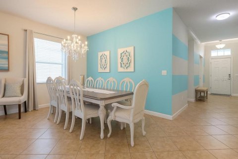 House in Kissimmee, Florida 5 bedrooms, 280.1 sq.m. № 1740900 - photo 6
