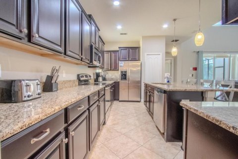 House in Kissimmee, Florida 5 bedrooms, 280.1 sq.m. № 1740900 - photo 10