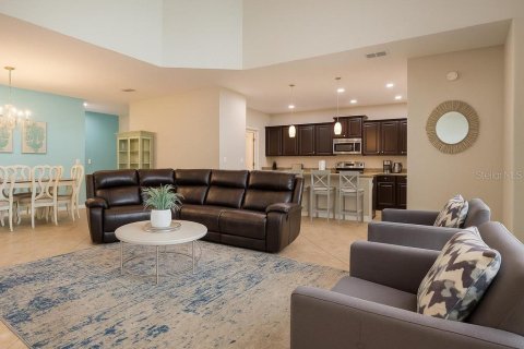 House in Kissimmee, Florida 5 bedrooms, 280.1 sq.m. № 1740900 - photo 7