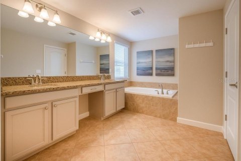 House in Kissimmee, Florida 5 bedrooms, 280.1 sq.m. № 1740900 - photo 19