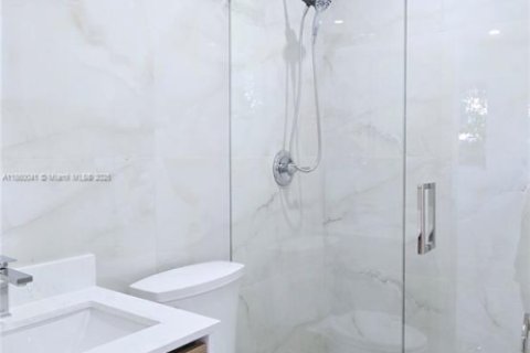 Casa en venta en Miami, Florida, 5 dormitorios, 164.99 m2 № 1889998 - foto 23