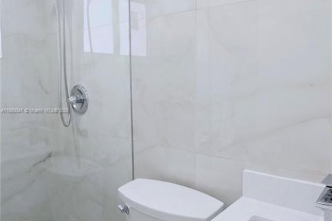 Casa en venta en Miami, Florida, 5 dormitorios, 164.99 m2 № 1889998 - foto 26