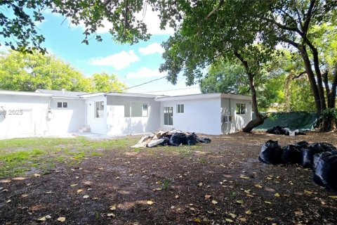 Casa en venta en Miami, Florida, 5 dormitorios, 164.99 m2 № 1889998 - foto 30