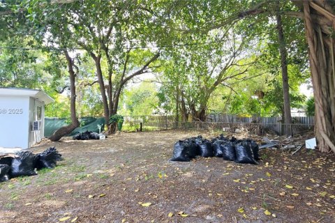 Casa en venta en Miami, Florida, 5 dormitorios, 164.99 m2 № 1889998 - foto 29