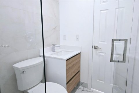 Casa en venta en Miami, Florida, 5 dormitorios, 164.99 m2 № 1889998 - foto 20