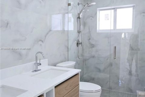 Casa en venta en Miami, Florida, 5 dormitorios, 164.99 m2 № 1889998 - foto 24