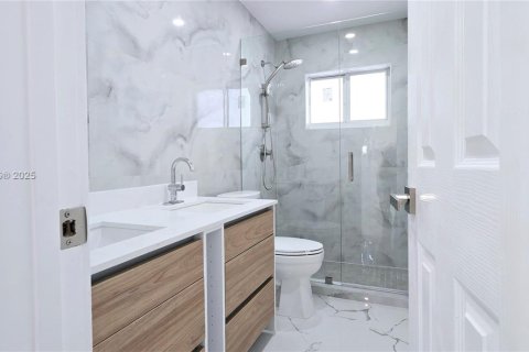 Casa en venta en Miami, Florida, 5 dormitorios, 164.99 m2 № 1889998 - foto 12