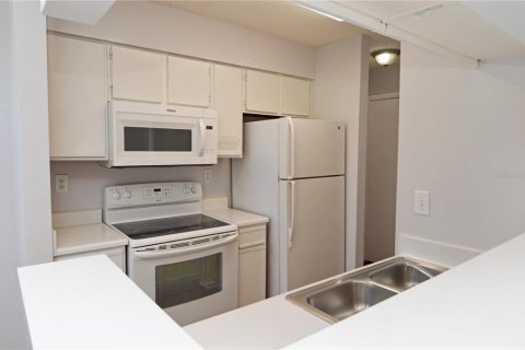 Condo in Tampa, Florida, 1 bedroom  № 1878295 - photo 5