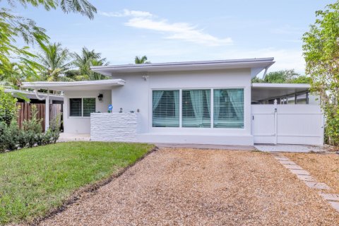 Villa ou maison à louer à Fort Lauderdale, Floride: 4 chambres, 166.67 m2 № 810223 - photo 1