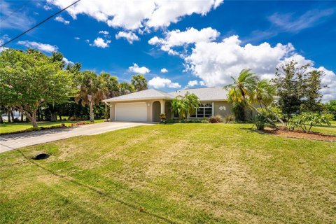 House in Port Charlotte, Florida 3 bedrooms, 142.33 sq.m. № 2236327 - photo 10