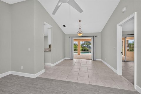 House in Port Charlotte, Florida 3 bedrooms, 142.33 sq.m. № 2236327 - photo 15