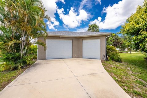 House in Port Charlotte, Florida 3 bedrooms, 142.33 sq.m. № 2236327 - photo 3