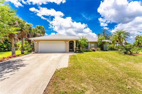 House in Port Charlotte, Florida 3 bedrooms, 142.33 sq.m. № 2236327 - photo 2