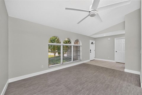 House in Port Charlotte, Florida 3 bedrooms, 142.33 sq.m. № 2236327 - photo 7
