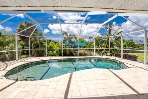 House in Port Charlotte, Florida 3 bedrooms, 142.33 sq.m. № 2236327 - photo 5