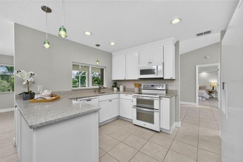 House in Port Charlotte, Florida 3 bedrooms, 142.33 sq.m. № 2236327 - photo 19