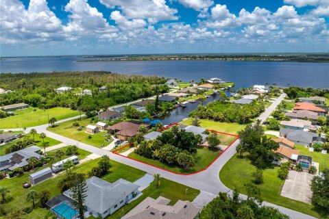 House in Port Charlotte, Florida 3 bedrooms, 142.33 sq.m. № 2236327 - photo 8