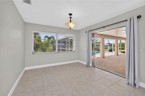 House in Port Charlotte, Florida 3 bedrooms, 142.33 sq.m. № 2236327 - photo 24