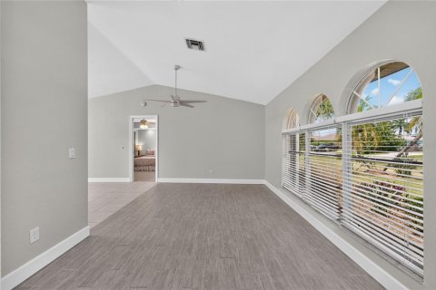 House in Port Charlotte, Florida 3 bedrooms, 142.33 sq.m. № 2236327 - photo 13