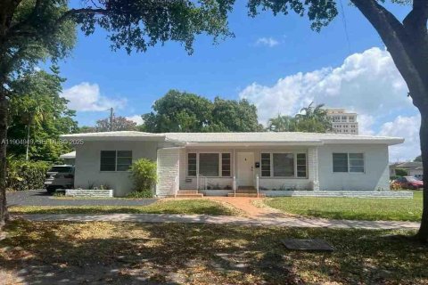 Immobilier commercial à Coral Gables, Floride 240.15 m2 № 2038273