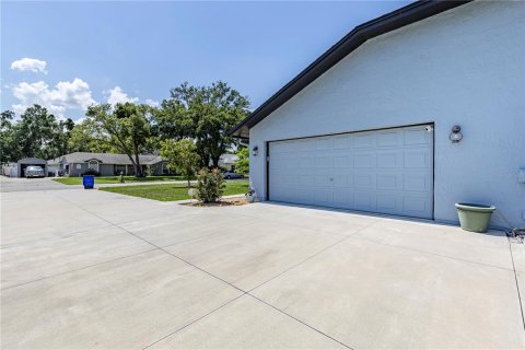 House in Mount Dora, Florida 4 bedrooms, 273.04 sq.m. № 1755388 - photo 10