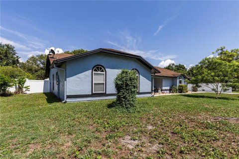 House in Mount Dora, Florida 4 bedrooms, 273.04 sq.m. № 1755388 - photo 2