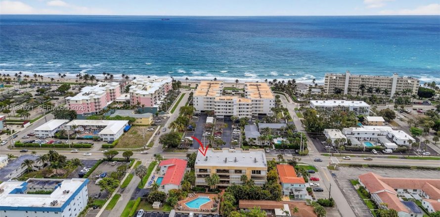 Кондоминиум с 2 спальнями в Дирфилд-Бич, Флорида № 2049631