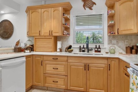 Купить кондоминиум в Дирфилд-Бич, Флорида 2 спальни, 152.64м2, № 2049631 - фото 17